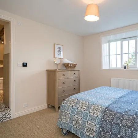 4 Bed In Kirkbymoorside Oc-75301 בית נופש