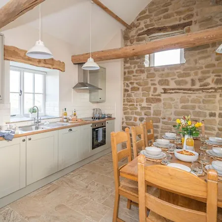 4 Bed In Kirkbymoorside Oc-75301 בית נופש